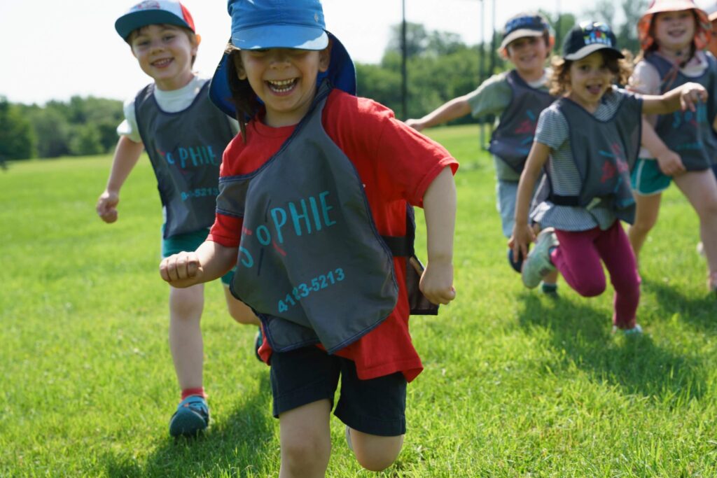 enfants-cours-parc-petite-enfance