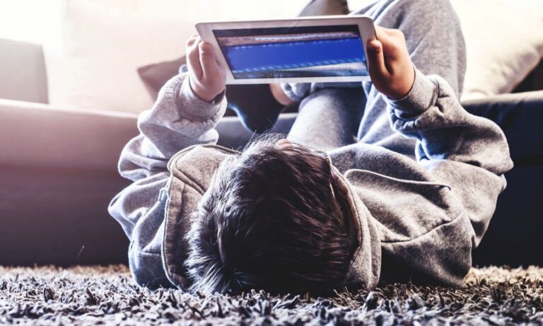 Temps d'écran chez les jeunes